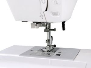 Компьютерная швейная машина Janome Clio 100
