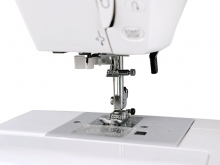 Компьютерная швейная машина Janome Clio 100